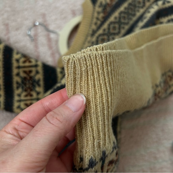 Vintage Regatta Sport Snowflake Stripe Pattern 100% Wool Sweater Size Medium - Picture 12 of 13